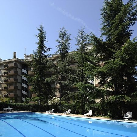 Residence Parco Salario Рим Екстериор снимка