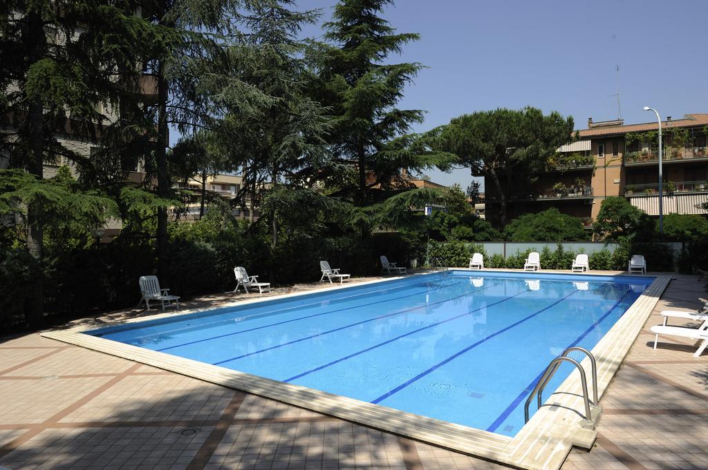 Residence Parco Salario Рим Екстериор снимка