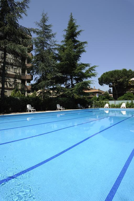 Residence Parco Salario Рим Екстериор снимка
